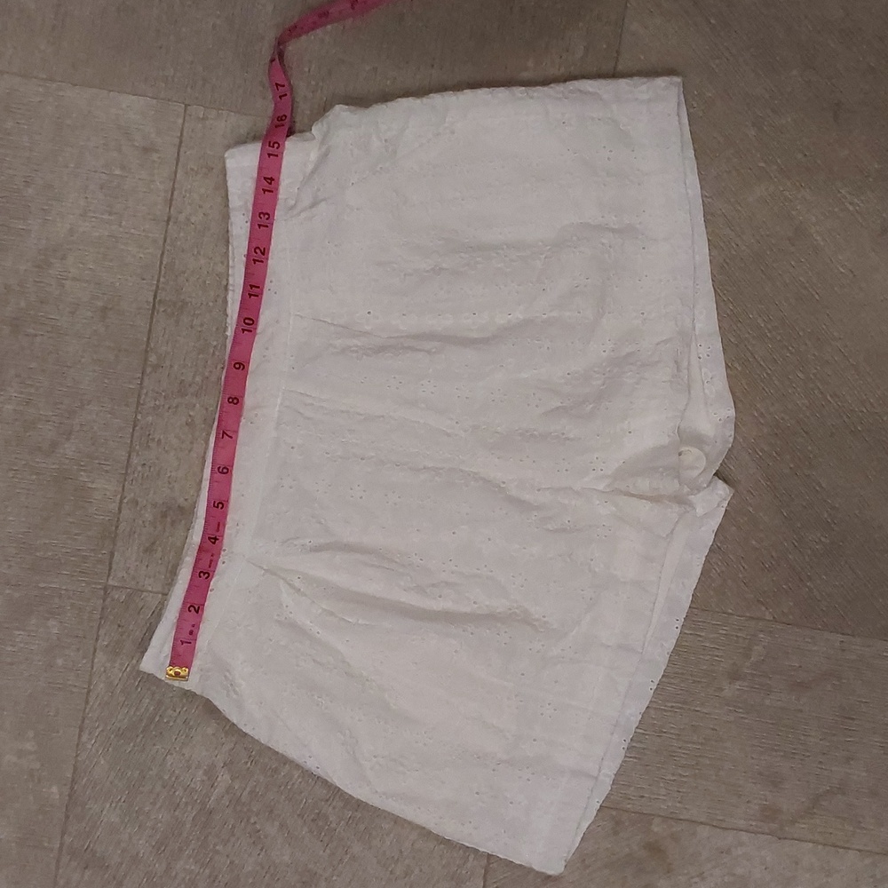 Altar'd State White Cotton Eyelet Pleated Womens Shorts Size L - Picture 3 of 10